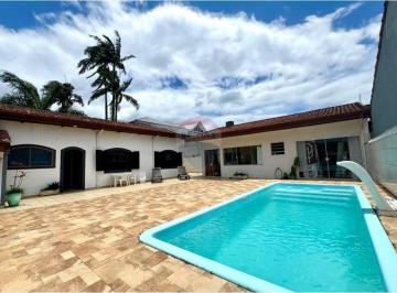 Casa · 180m² · 3 Quartos · 3 Vagas · Casa Luxuosa com Piscina em Peruíbe, São Paulo