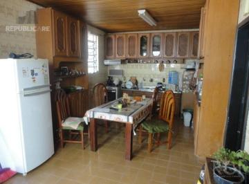 Casa · 250m² · 4 Quartos · 2 Vagas · Casa para Venda - 250m², 4 dormitórios, sendo 1 suites, 2 vagas - Petrópolis