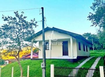 Casa · 82m² · 3 Quartos · 1 Vaga · Casa com excelente terreno, 3 quartos, toda reformada no bairro Dom Joaquim, próximo ao hospital.