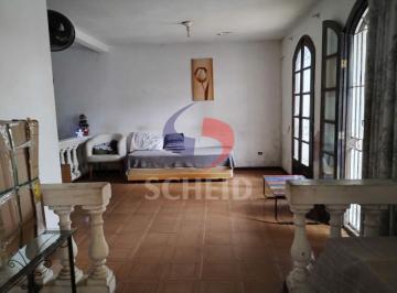 Casa · 350m² · 5 Quartos · 2 Vagas · Sobrado à venda de 350,00m² útil, com 5 quartos e 2 vaga no Campo Grande.