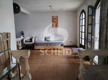 Casa · 350m² · 5 Quartos · 2 Vagas · Sobrado à venda de 350,00m² útil, com 5 quartos e 2 vaga no Campo Grande.