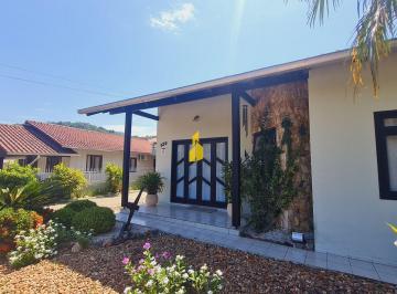 Casa · 220m² · 4 Quartos · 2 Vagas · Casa com 220m² em Timbó-SC