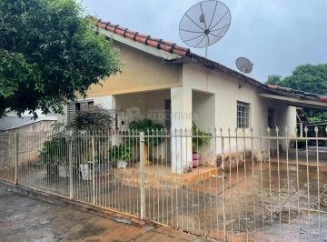 Casa · 484m² · 3 Quartos · 1 Vaga · Casa localizada na Rua Brasil em Monte Aprazível/SP