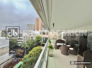 Apartamento · 152m² · 3 Quartos · 2 Vagas · Rua João Lira 3 quartos com varanda 2 vagas na quadra da praia