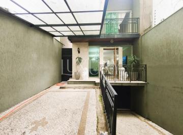 1 · Casa à venda em Moema, 303 m², 3 quartos sendo 1 suíte, 5 vagas.