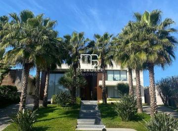 ndimdmk2otyxywy5ndc3zjkw_md · Barra da Tijuca - Casa à venda com 4 suítes Mansões