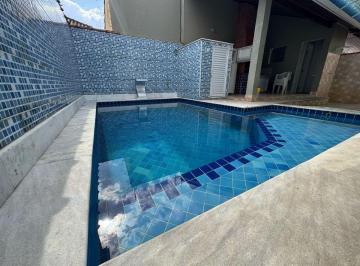 Casa de 4 quartos, Peruíbe · Casa à 150m do mar com piscina e 4 quartos em Peruíbe.