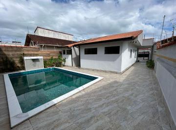 Casa de 3 quartos, Itanhaém · Casa na praia com piscina e 3 quartos em Itanhaém.