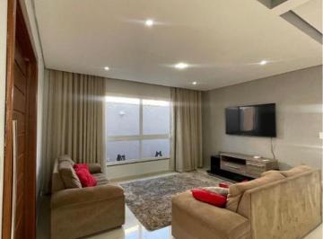 Casa · 230m² · 3 Quartos · 2 Vagas · Casa à Venda com 230m² de Área Construída, Piscina e Espaço Gourmet Completo