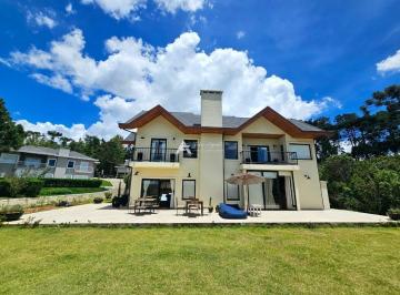 casa-em-condominio-para-venda-no-alto-da-boa-vista-em-campos-do-jordao-sp · Casa Em Condomínio / Venda