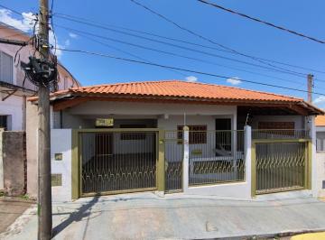 Casa de 3 quartos, Bofete · Casa de alto padrão no Centro da cidade de Bofete/SP