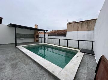 Casa de 3 quartos, Peruíbe · Casa com 3 quartos e piscina em Peruíbe.