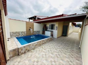Casa de 2 quartos, Itanhaém · Casa com piscina e 2 quartos em Itanhaém.