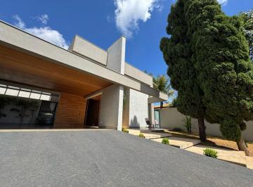 Casa de 4 quartos, Vicente Pires · Casa de Luxo Porteira Fechada com Piscina, Ofurô e Espaço Gourmet – Vicente Pires