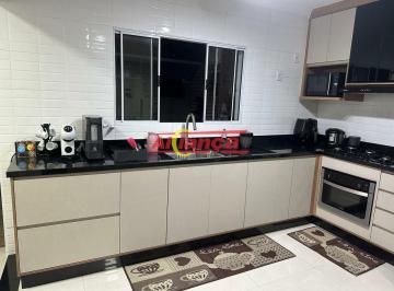Casa · 67m² · 3 Quartos · SOBRADO NO ILHAS BRASILEIRAS
