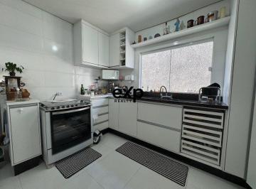 Casa · 115m² · 3 Quartos · 3 Vagas · Residência semi mobiliada com 230,00m² de área total.