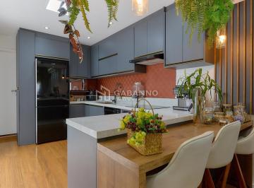 Casa · 125m² · 4 Quartos · 1 Vaga · Uma linda casa no CIC, próxima ao terminal de ônib