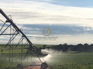 Fazenda em Serranópolis-GO com 2.521 ha de potencial agrícola. Inclui 2 pivôs centrais (102 e 103 ha) com histórico de 4 anos de plantio de soja e milho. Solo de 12% a 30% de argila. · Fazenda em Serranópolis GO: 3.036 ha com Pivô e Lavoura
