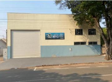 Comercial · 400m² · 4 Vagas · Barracão comercial