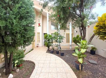Casa · 197m² · 4 Quartos · 2 Vagas · Casa 4 quartos - Brasília