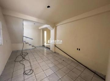 Casa · 375m² · 4 Quartos · 2 Vagas · Casa residencial com 4 quartos disponível para locação no bairro Marta Helena em Uberlândia-MG