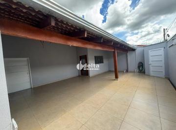 Casa · 250m² · 3 Quartos · 2 Vagas · Casa com 3 quartos sendo 1 suíte disponível para locação no bairro Cidade Jardim em Uberlândia-MG.