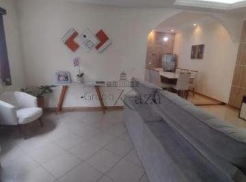 Casa · 200m² · 3 Quartos · 4 Vagas · Oportunidade - Casa - Residencial Bosque dos Ipês - 3 Dormitórios - 200m².