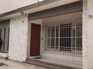 Casa · 134m² · 3 Quartos · 3 Vagas · Casa ampla no Centro de Canoas – Ideal para Clínicas e Espaços de Saúde ou Estética
