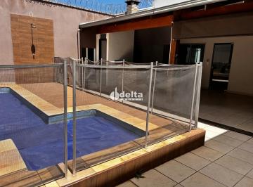 Casa · 360m² · 4 Quartos · 2 Vagas · Casa residencial com 4 quartos sendo 2 suítes disponível para venda no bairro Segismundo Pereira em 