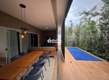 Casa · 360m² · 3 Quartos · 2 Vagas · Casa no condomínio SPLENDIDO disponível para venda em Uberlândia-MG