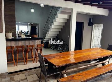 Casa · 250m² · 4 Quartos · 2 Vagas · Casa disponível para venda no bairro Jardim Ipanema em Uberlândia MG