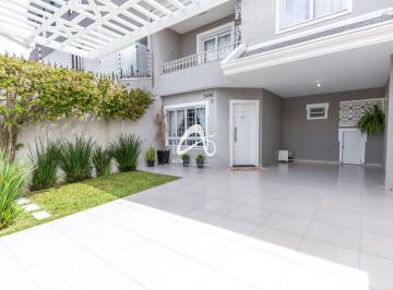 Casa · 170m² · 3 Quartos · 2 Vagas · Triplex Semimobiliado de Frente para Rua • Boqueirão