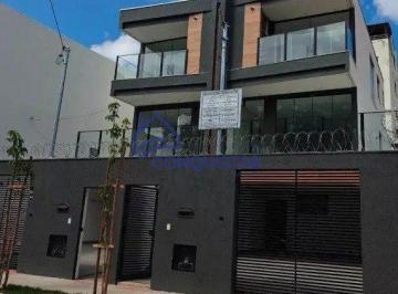 Casa · 172m² · 3 Quartos · 4 Vagas · Linda casa de alto padrão em ponto nobre do bairro Planalto.
