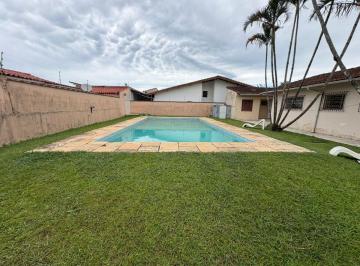 Casa de 5 quartos, Peruíbe · Casa com 5 quartos e piscina em Peruíbe.