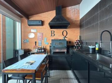 Casa · 200m² · 3 Quartos · 3 Vagas · Condominio Mont Serrat