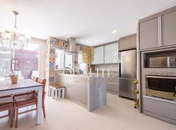 Casa · 218m² · 3 Quartos · Casa à venda - em Sambaqui