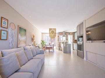 Casa · 218m² · 3 Quartos · Casa à venda - em Sambaqui