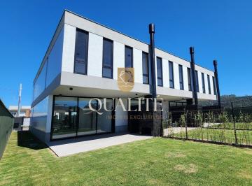 Casa · 216m² · 3 Quartos · Casa à venda - em Ingleses do Rio Vermelho