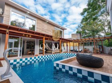 Casa · 512m² · 4 Quartos · Casa à venda - em Sambaqui