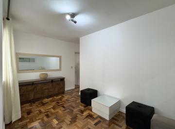 Living · Apartamento de 2 dormitórios, super amplo e bem iluminado no Centro Histórico