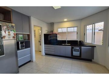 Casa · 228m² · 3 Quartos · 4 Vagas · RE/MAX ALUGA CASA MOBILIADA,   CONDOMINIO RECANTO DOS PATURIS, 228M²,  3 SUÍTES, 2 VAGAS ,  R$ 10.00