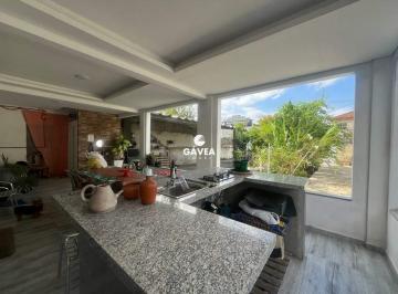 Casa · 252m² · 3 Quartos · 6 Vagas · Sobrado à venda no Jardim Independência em São Vicente.