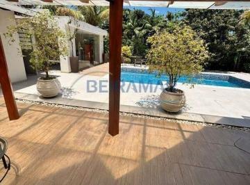 Casa · 440m² · 4 Quartos · 2 Vagas · Casa de 5 Quartos, com Vaga de Garagem - Jardim Botânico