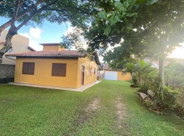 Casa · 117m² · 3 Quartos · 5 Vagas · Duas casas independente, amplo pátio em Garopaba/SC