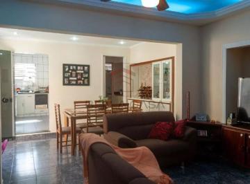 Casa · 240m² · 3 Quartos · 5 Vagas · Casa à venda com 240m², 3 quartos e 5 vagas