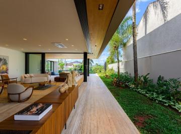 Casa · 1112m² · 5 Quartos · 3 Vagas · Tem dias que pedem jardim, não agenda.