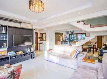 Casa · 241m² · 3 Quartos · 2 Vagas · Casa com 3 Dormitórios, Sendo 1 com Closet, Sótão e Pátio em Condomínio