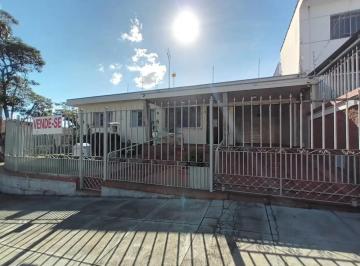 FACHADA · Casa à venda em bairro tradicional de Poços de Caldas próximo ao centro