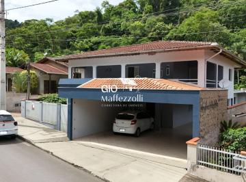 Casa · 410m² · 6 Quartos · 4 Vagas · Casa em Jaraguá do Sul, bairro Barra do Rio Cerro