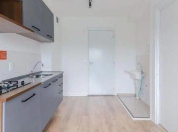 b669ddc015bb680b8ba1407c33412b712378f242 · Studio novo, nunca habitado, com armários!